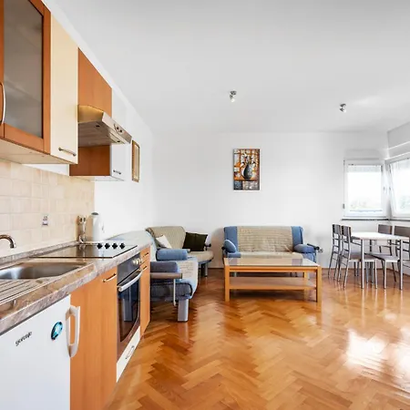 Stunning Apartment In Srima With Wifi Apartmán Srima