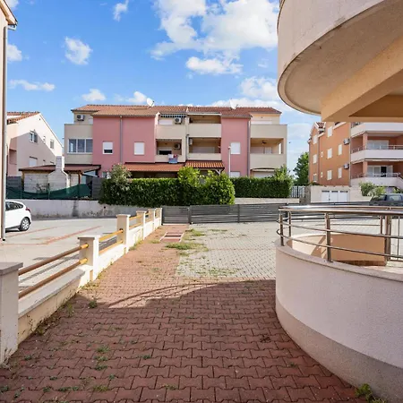 Apartmán Stunning Apartment In Srima With Wifi
