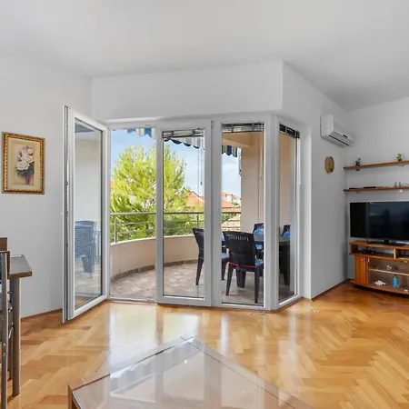 Apartmán Stunning Apartment In Srima With Wifi *
