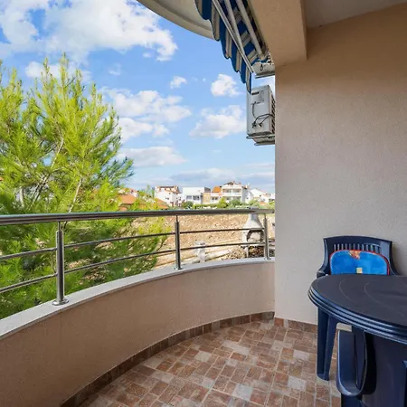 Stunning Apartment In Srima With Wifi * Srima