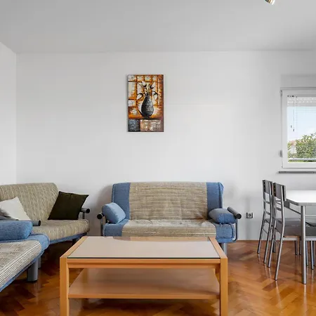 Stunning Apartment In Srima With Wifi