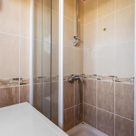 Apartmán Stunning Apartment In Srima With Wifi *